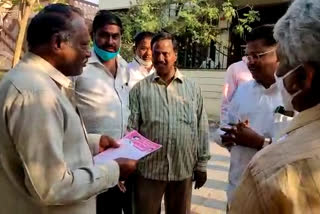 Trs candidate Palla Rajeshwar Reddy wished for victory ... Graduate MLC conducted election campaign in Madhira, Khammam district.