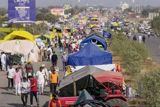 farmers-block-highway-near-delhi-on-100-days-of-agitation