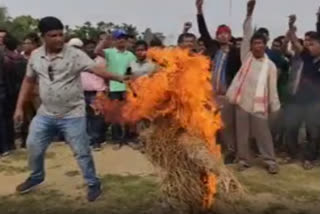 চুতীয়া জনগোষ্ঠীৰ লোকে প্ৰাৰ্থিত্ব নোপোৱাকলৈ তিতাবৰত প্ৰতিবাদ