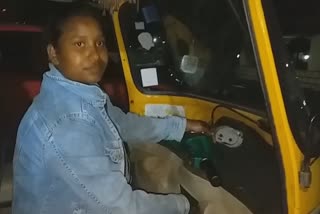 Santoshi drives auto in ranchi