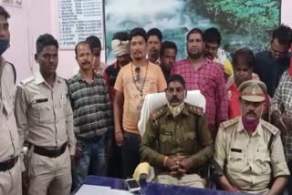 police-arrested-12-gamblers-with-45-bikes-in-janjgir-champa