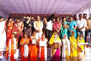 women honored for their outstanding work in Kawardha