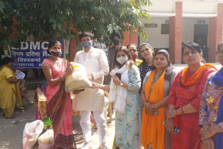dry ration given to vishwakarma nagar pratibha vidyalaya student