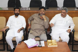 D K Shivakumar meeting with Congress leaders in Sindagi constituency