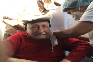 104 year old tulsidas chawla became the oldest man to vaccinate