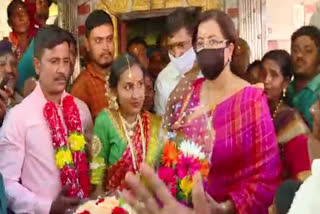 Ambarish and Sumalatha fan wedding in mandya