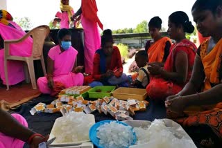 women-from-koriya-self-help-group-are-making-natural-soaps-after-training-from-center-for-agricultural-sciences