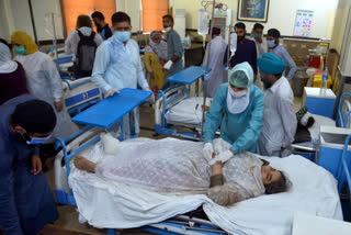 Injured people received treatment a hospital in Pakistan