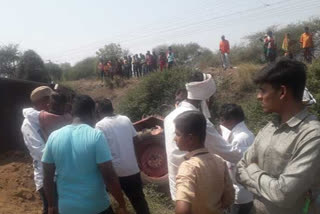 Jalgaon tractor trolley accident latest news