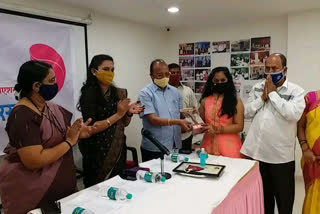 raigad collector nidhi chaudhary distribute Tejaswini Award in Alibag