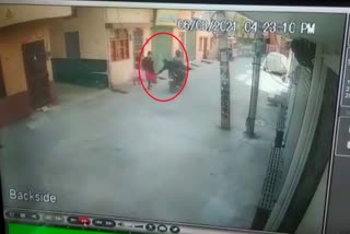incident-of-snatching-purse-from-a-woman-capture-in-cctv