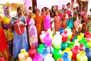குடிநீர் வழங்காதைக் கண்டித்து பெண்கள் போராட்டம்  வாணியம்பாடியில் குடிநீர் வழங்காதைக் கண்டித்து பெண்கள் போராட்டம்  பெண்கள் போராட்டம்  Women's protest against non-provision of drinking water  Women's protest against non-supply of drinking water in Vaniyambadi  Women's protest