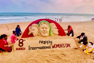 Sudarshan Patnaik creates sand art to extend greetings on women's day