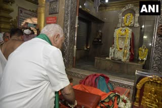 Yediyurappa visits Raghavendra Swamy Math