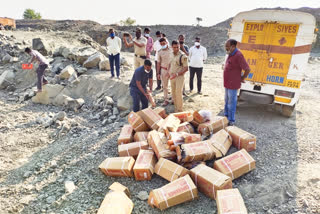 explosives seized in Surapura taluk,Yadgiri district  gelatin seized in Karnataka  explosives in quarry  Karnataka  സ്ഫോടക വസ്തുക്കള്‍  പൊലീസ്  ക്വാറി  കർണാടക