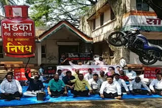 congress agitation against increase petrol rate in sangli