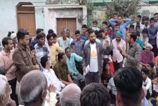 सड़क निर्माण का कार्य रोका