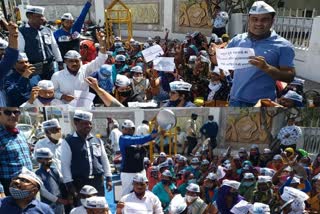 ajmer news  Aam Aadmi Party  आम आदमी पार्टी  अजमेर न्यूज  महंगाई के खिलाफ प्रदर्शन  आप के कार्यकर्ताओं ने बजाई थालियां  पेट्रोल डीजल के बढ़े दाम  Increased price of petrol diesel  AAP workers played plates