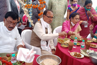 CM Shivraj arrived at Didi Cafe