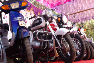 Civil engineer in Udupi with a collection of vintage bikes  Collection of vintage bikes in Karnataka  വിന്‍റേജ് ബൈക്കുകളുടെ ശേഖരം  വിന്‍റേജ് ബൈക്ക് വാർത്തകൾ