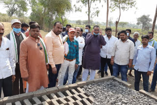 Parliamentary Secretary Gurudayal Singh Banjare met the family members of the deceased in a brick-kiln accident