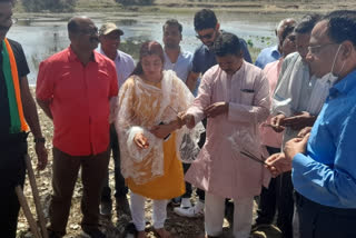 MLA Purushottam Kanwar performed Bhoomipujan for the restoration of Maheshpur pond In kataghora of Korba