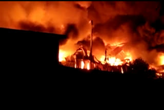 Massive fire breaks out in plastic factory in Thane