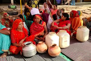 women struggling for water in municipal council