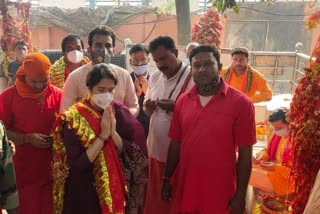 झहीर-सागरिकाची माँ छिन्नमस्तिका मंदिराला भेट