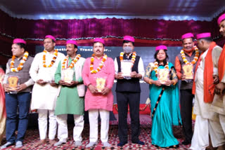 BJP leader Manoj Tiwari arrives at Vidyapati function in Sant Nagar Burari