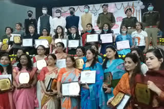 moradabad administration rewarded 101 women on mission shakti campaign