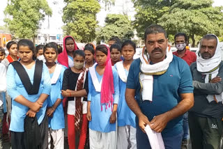 students-reached-collectorate-office