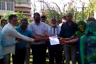 पालिका कर्मियों ने सौंपा ज्ञापन, Municipal personnel submitted memorandum