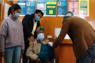 First voter of the country got the coronavirus vaccine