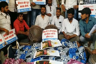 nsui-activists-protest-against-the-demand-for-online-examination