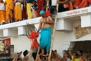 Crowd of devotees gathered in Baba mandir in deoghar