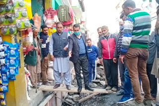 tehsildar mandi shehzad latif khan visited mandi market