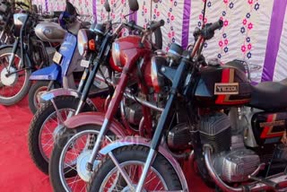 bike collection  Roshan Shetty  ரோஷன் ஷெட்டி  ஜாவா, லம்பர்ட்டா, ஹார்ட்லி டேவிட்சன்