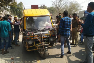 बाइक और ट्रक की भिड़ंत