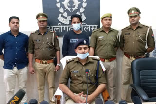 अलीगढ़ पुलिस ने ऑनलाइन ठगी करने वाले को अमरोहा से गिरफ्तार किया