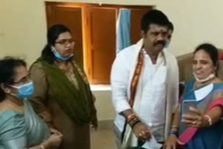 opo selfie with minister avanthi srinivas at vishakapatnam
