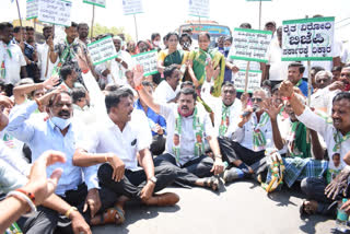 JDS protests against petrol and diesel price hike