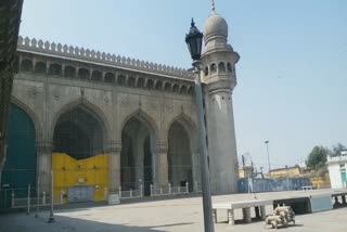 Emam and moazzin of makkah masjid is deprived of salery