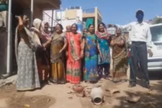 પાલનપુરની મહિલાઓએ પીવાના પાણી અંગે વિરોધ નોંધાવ્યો