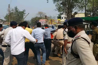 BJP workers burn effigy of CM Baghel