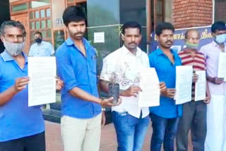 social workers give petition to collector