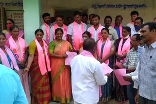 Palla Rajeshwar Reddy wife  Neelima MLC campaigned in Bhadradri district.