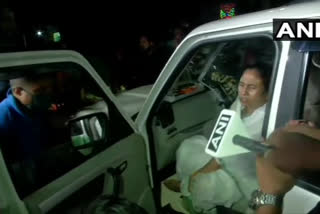 Mamata Banerjee injured  West Bengal Chief Minister .injured  Mamata Banerjee injured news  മമത ബാനർജിക്ക് പരിക്ക്  പശ്ചിമ ബംഗാൾ മുഖ്യമന്ത്രിക്ക് പരിക്ക്  മമത ബാനർജിക്ക് പരിക്ക് വാർത്ത