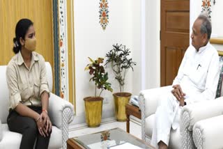 Vasundhara Chauhan met CM Gehlot with family, राजस्थान समाचार