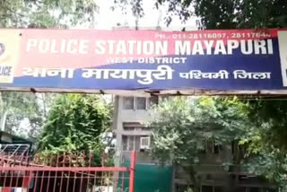 a youth attacked with a knife in mayapuri delhi